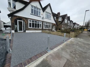 resin-driveway-with-bollards